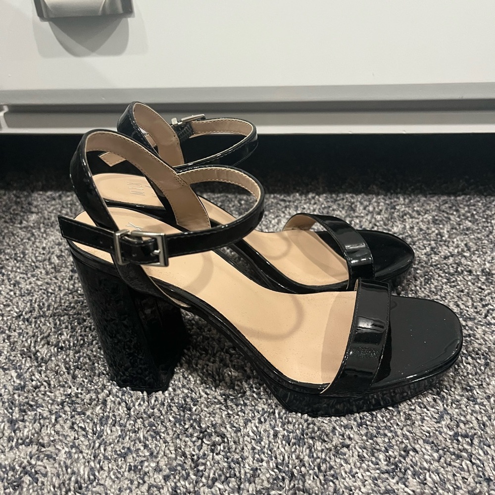 Black Heels with Strappy Design - Picture 2 of 4